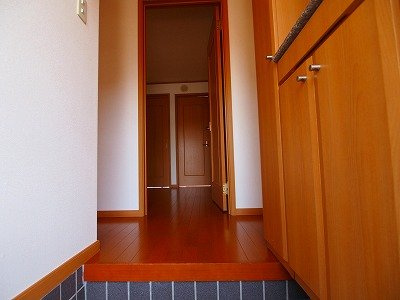 【玄関】 | アヴニール遠賀Ｃ | シンプルで使いやすい玄関です
