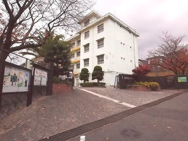 【周辺】 | レフィナード三番街　Ⅲ | 北九州市立 沼中学校まで650m