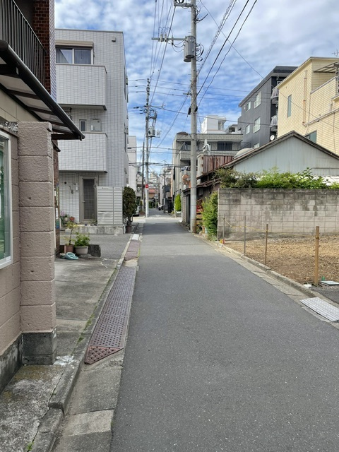 江東区亀戸３丁目　新築戸建ての前面道路含む現地写真|2026年５月撮影