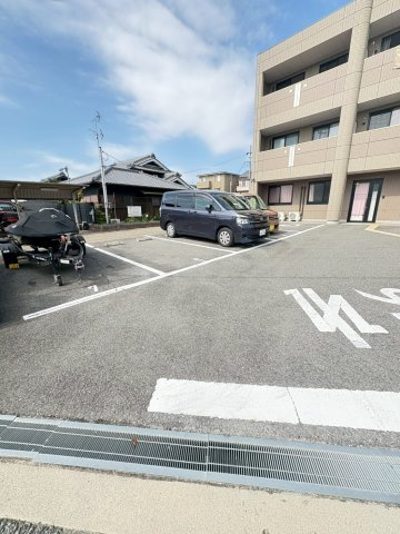 ルーテシアの駐車場