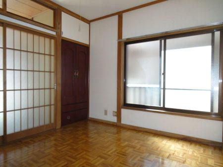 相模原市南区東大沼４丁目のアパートの居間・リビング