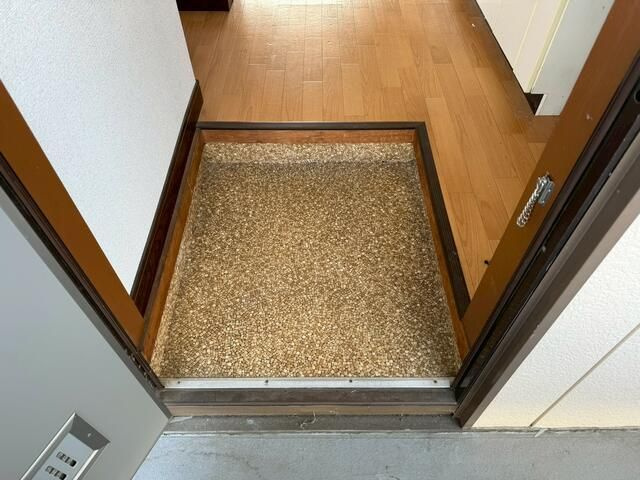 相模原市南区東大沼４丁目のアパートの玄関