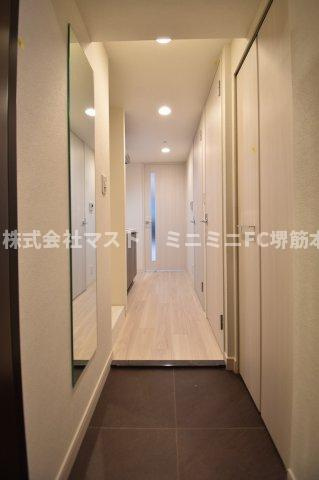 プレサンス堺筋本町ディスティニーの玄関