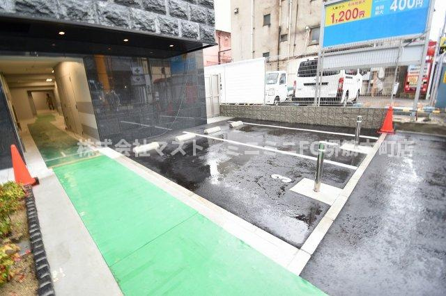 プレサンス堺筋本町ディスティニーの駐車場