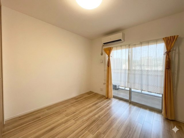 アルファステイツ橋口町の洋室|※掲載写真は空室イメージです。実際のお部屋には家具・家電が設置されています。
リビング横、洋室6帖。