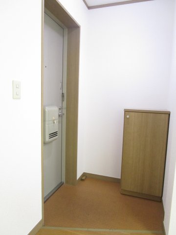 メゾン田戸の玄関