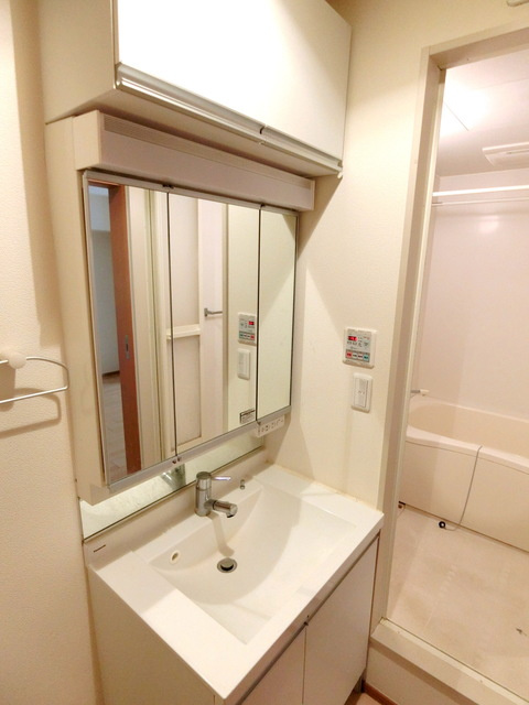 Ｃａｓａ　Ｄｅｌ　Ａｍｕｚａの洗面所|★三面鏡付きシャンプードレッサー洗面台です★
