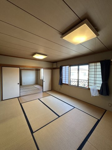 南３丁目　店舗付住宅の和室|10畳の広々とした和室です