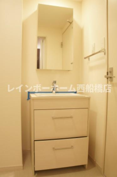 千葉市花見川区検見川町３丁目のアパートの洗面所