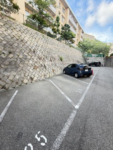 鶴甲コーポ２５号館の駐車場