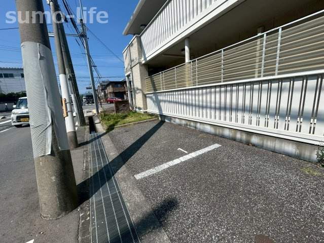 フロントリバーの駐車場
