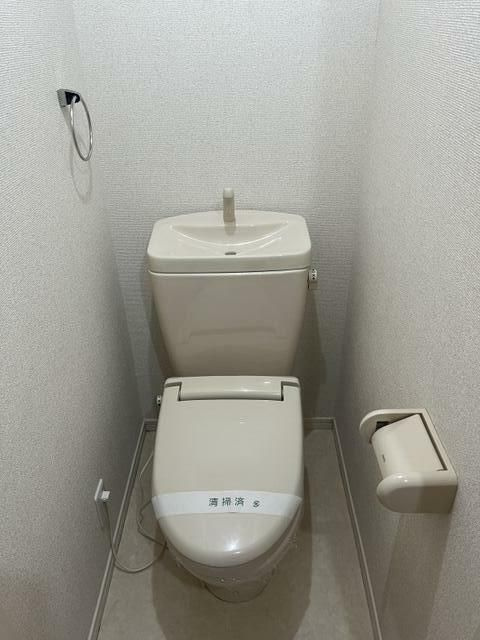 横浜市中区西竹之丸のアパートのトイレ