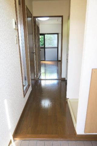 サンヒルズ平和の内装|廊下