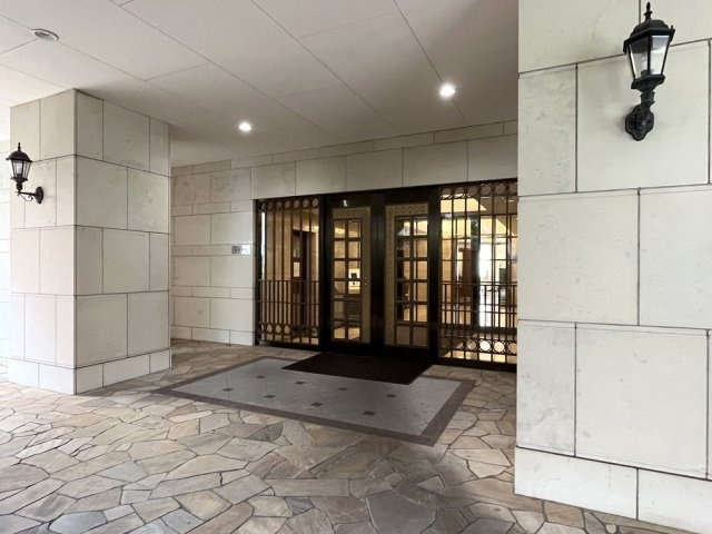 セントラルレジデンス新宿シティタワーのエントランス|建物の内部です