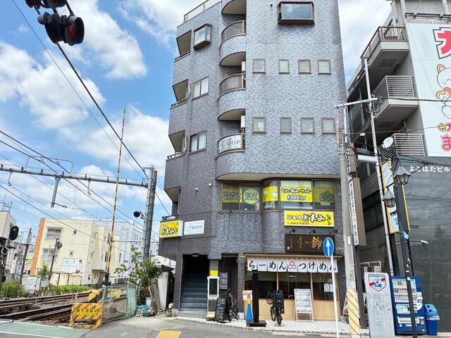 下里ビルの外観