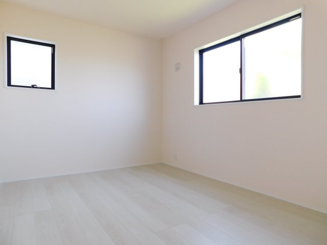 海部郡蟹江町富吉１丁目の新築一戸建の洋室|◇２階洋室◇　　明るい洋室６．１帖　全居室収納完備！　