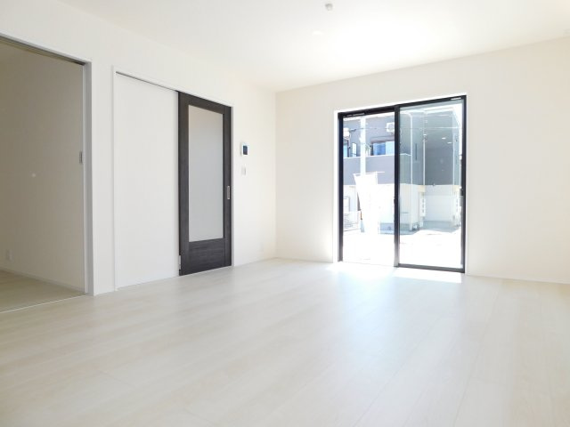 海部郡蟹江町富吉１丁目の新築一戸建の居間・リビング|◇リビング◇　　南東向きで明るいリビング１６．２帖　洋室と続き間で１９．９帖の広々空間になります♪