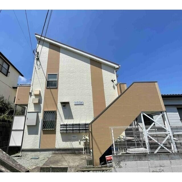 横浜市金沢区富岡西７丁目のアパートの外観