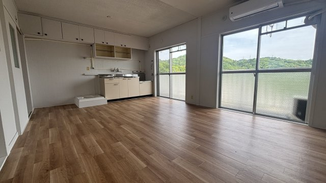 ドミールサニー下松第2の居間・リビング