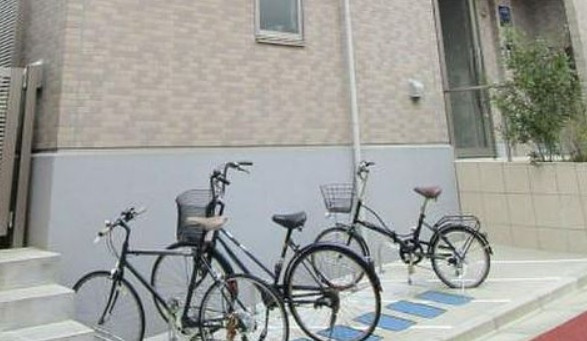 アジュール駒形の駐車場
