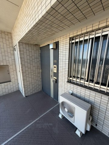 aLATO白壁東の玄関