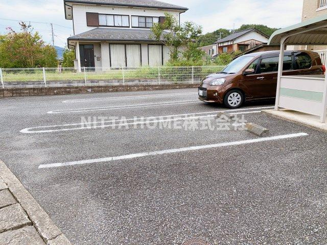 サンライズの駐車場|駐車場は２台空きがあります＊