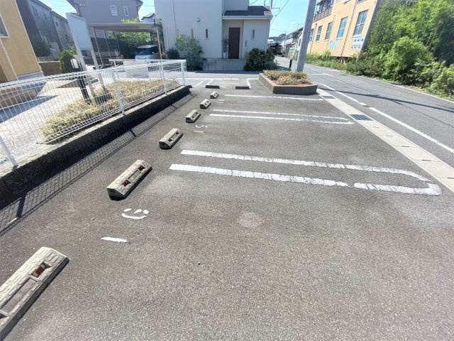ルーセント・SⅠの駐車場