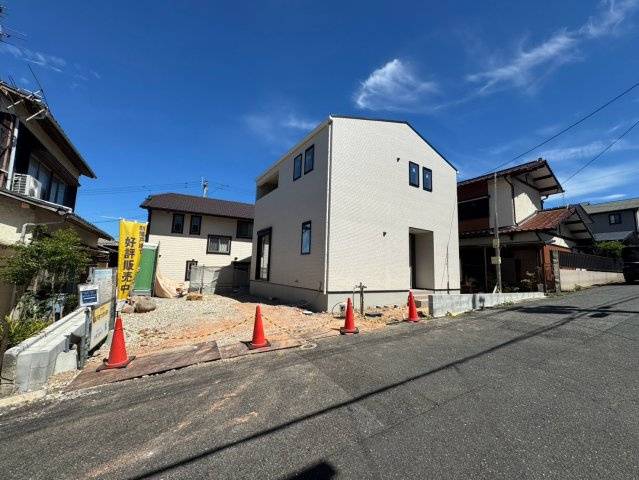 【前面道路含む現地写真】の画像