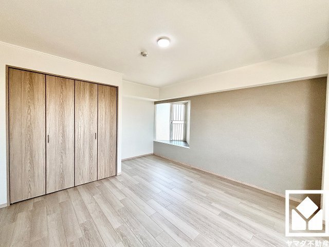 グランドヒル西宮高座台マンションＡ棟の寝室|約8帖の洋室です。全居室フローリングでお掃除ラクラクです。