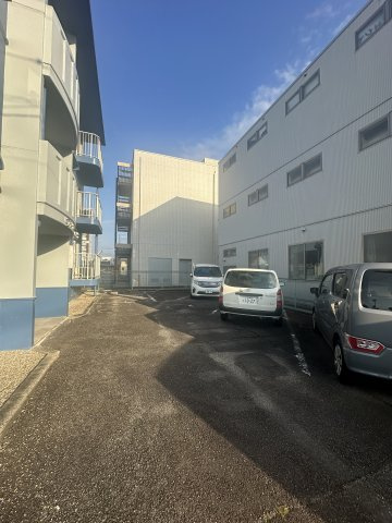 ビラージ十塚の駐車場