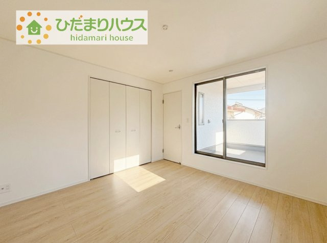 【寝室】 | つくば市高見原第18　新築戸建 | バルコニーに面していて、たっぷり光りの入る明るい主寝室です！