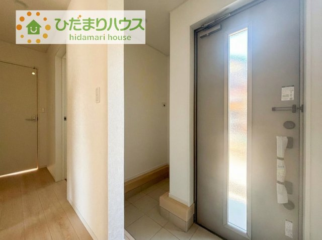 【玄関】 | つくば市高見原第18　新築戸建 | シューズクロークは、レインコートやベビーカー、ゴルフバッグなど大きな荷物を置けるので、
いつでも玄関を綺麗に保てます(*^-^*)