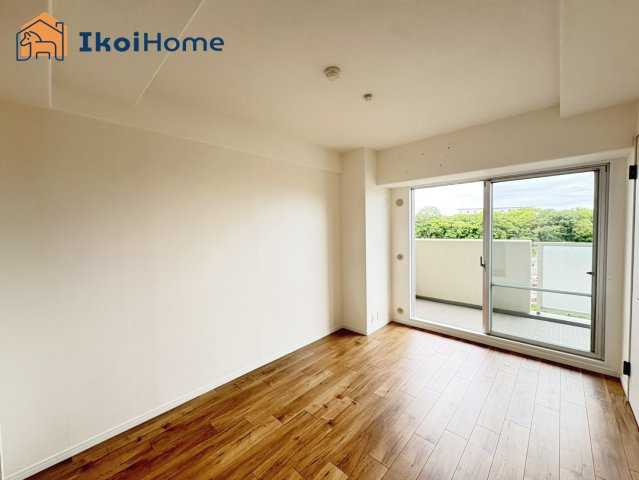 パレス朝霧の寝室|【ホームページに現地動画掲載中】●年中無休：当日予約可●部屋にはカーテンレールはついていません。