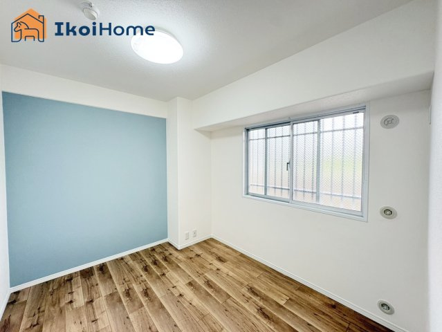 パレス朝霧の子供部屋|【ホームページに現地動画掲載中】●年中無休：当日予約可●アクセントクロスの色がとてもお洒落！