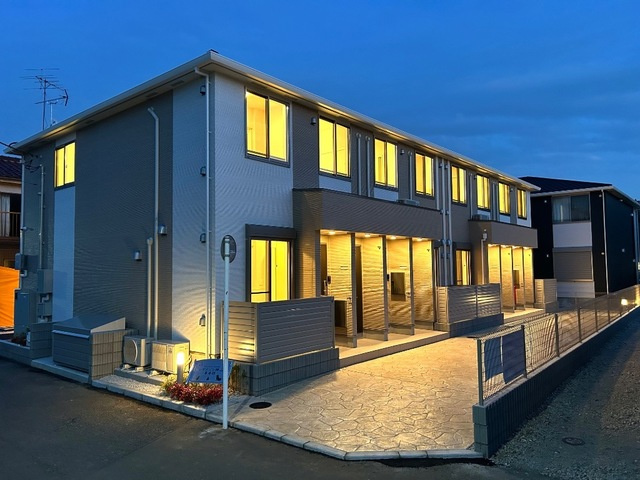 レヴメゾン神山参番館のエントランス