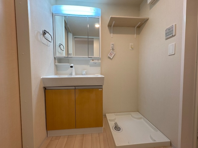 レヴメゾン神山参番館の独立洗面台