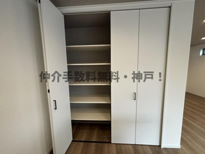 【収納】 | 神戸市垂水区舞子台1丁目　新築戸建　仲介手数料無料！ | キッチン横の収納スペースです