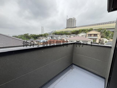 【バルコニー】 | 神戸市垂水区舞子台1丁目　新築戸建　仲介手数料無料！ | 広々としたバルコニーです