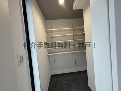 【収納】 | 神戸市垂水区舞子台1丁目　新築戸建　仲介手数料無料！ | 大きなスペースがあり、収納には困りません