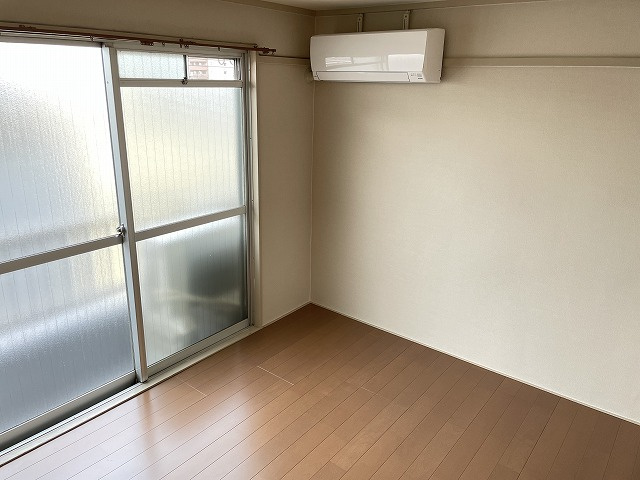 岩本マンションの洋室