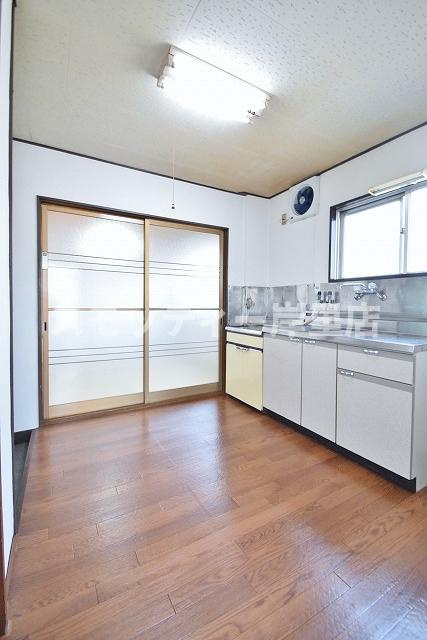 岩本マンションの居間・リビング