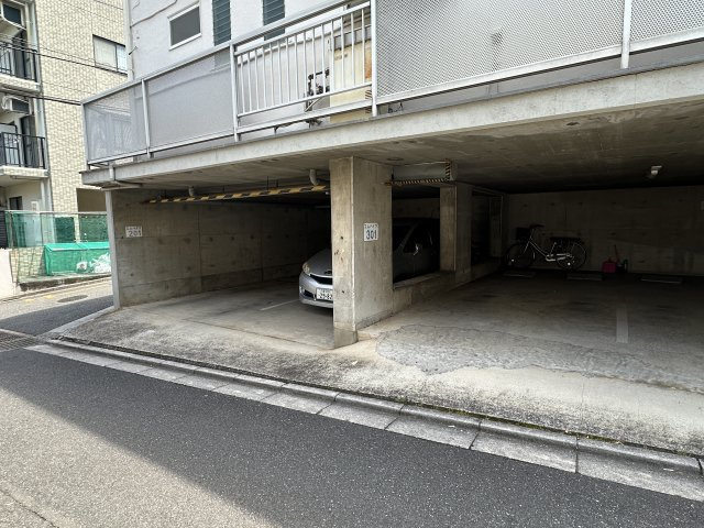 エムハイツの駐車場