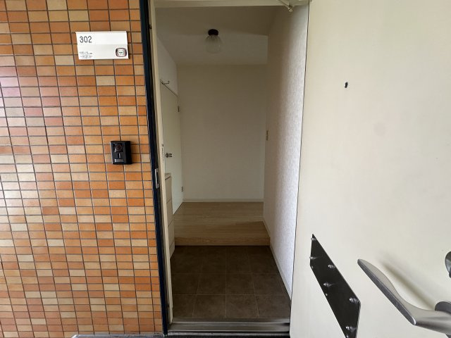 エムハイツの玄関