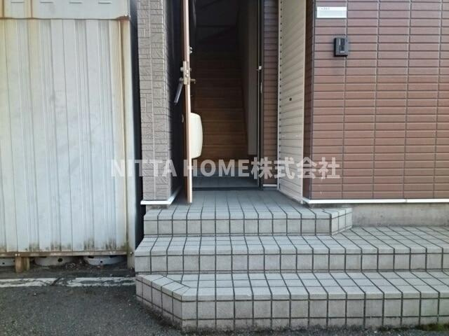 プラースⅡのエントランス|最上階の角部屋に空き予定です！！