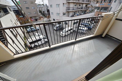 【バルコニー】 | 森田マンション１号棟 | 開放的で明るい空間を演出してくれるバルコニーです