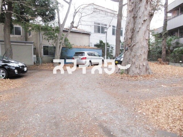 立川市高松町１丁目の賃貸マンションの駐車場