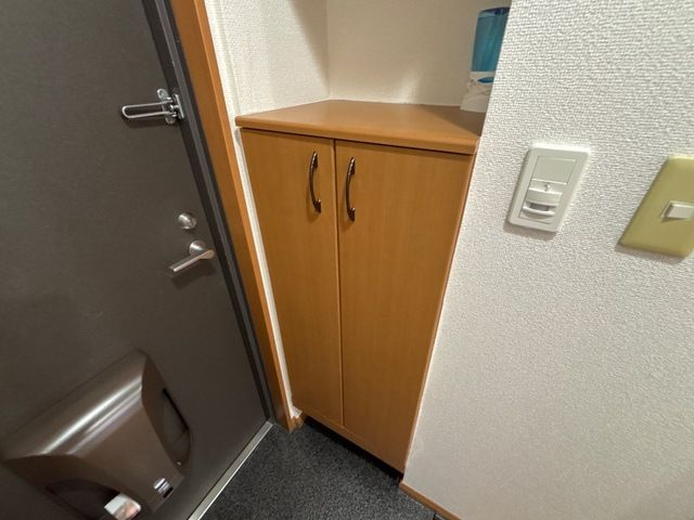 リバパレス鶴舞の玄関