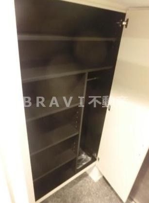 レオンコンフォート本町東Ⅱ　BRAVI不動産の玄関|【レオンコンフォート本町東Ⅱ】たっぷりとした収納スペースです