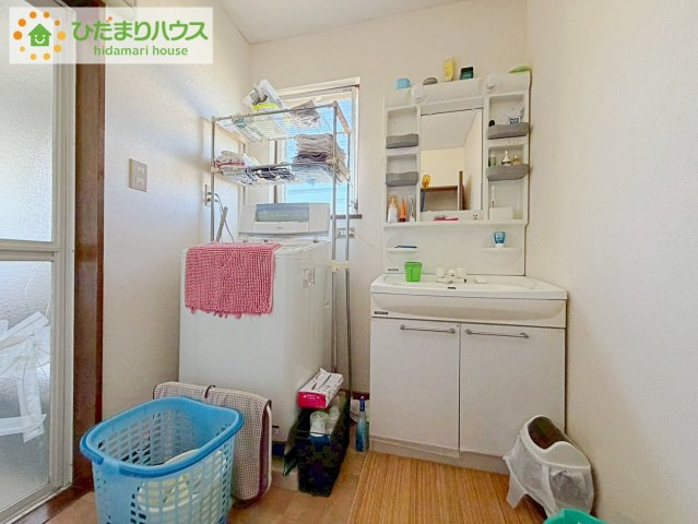 高萩市大字島名　中古戸建の独立洗面台|ゆったりとした脱衣所は、朝の支度の時間が重なっても、ストレスなく準備ができます!(^^)!