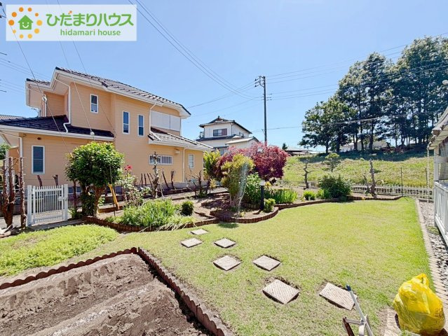 高萩市大字島名　中古戸建の庭|周辺には高い建物がないため、お庭には太陽の光が降り注ぎます♪